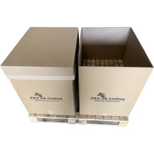 Deux containers de briques de sciure de chêne densifiée sur une palette
